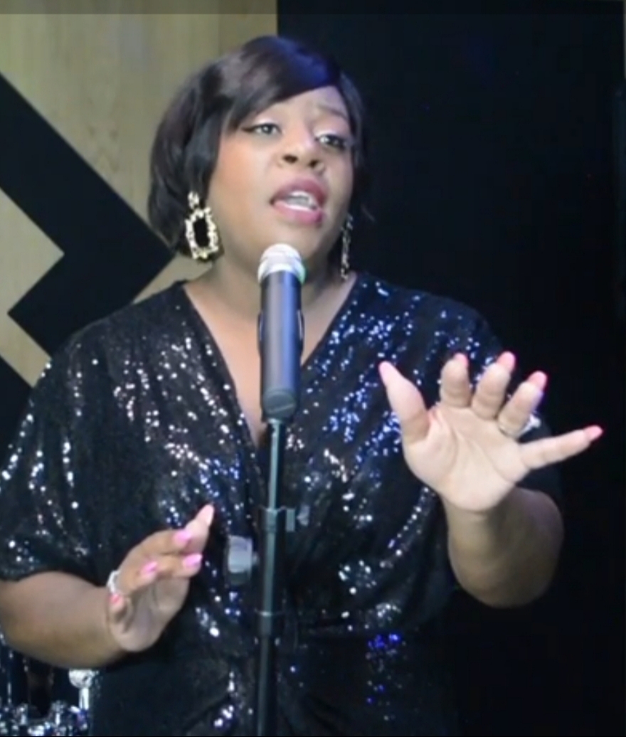 Antoinette Sings Aretha — Singergram singing telegram performer