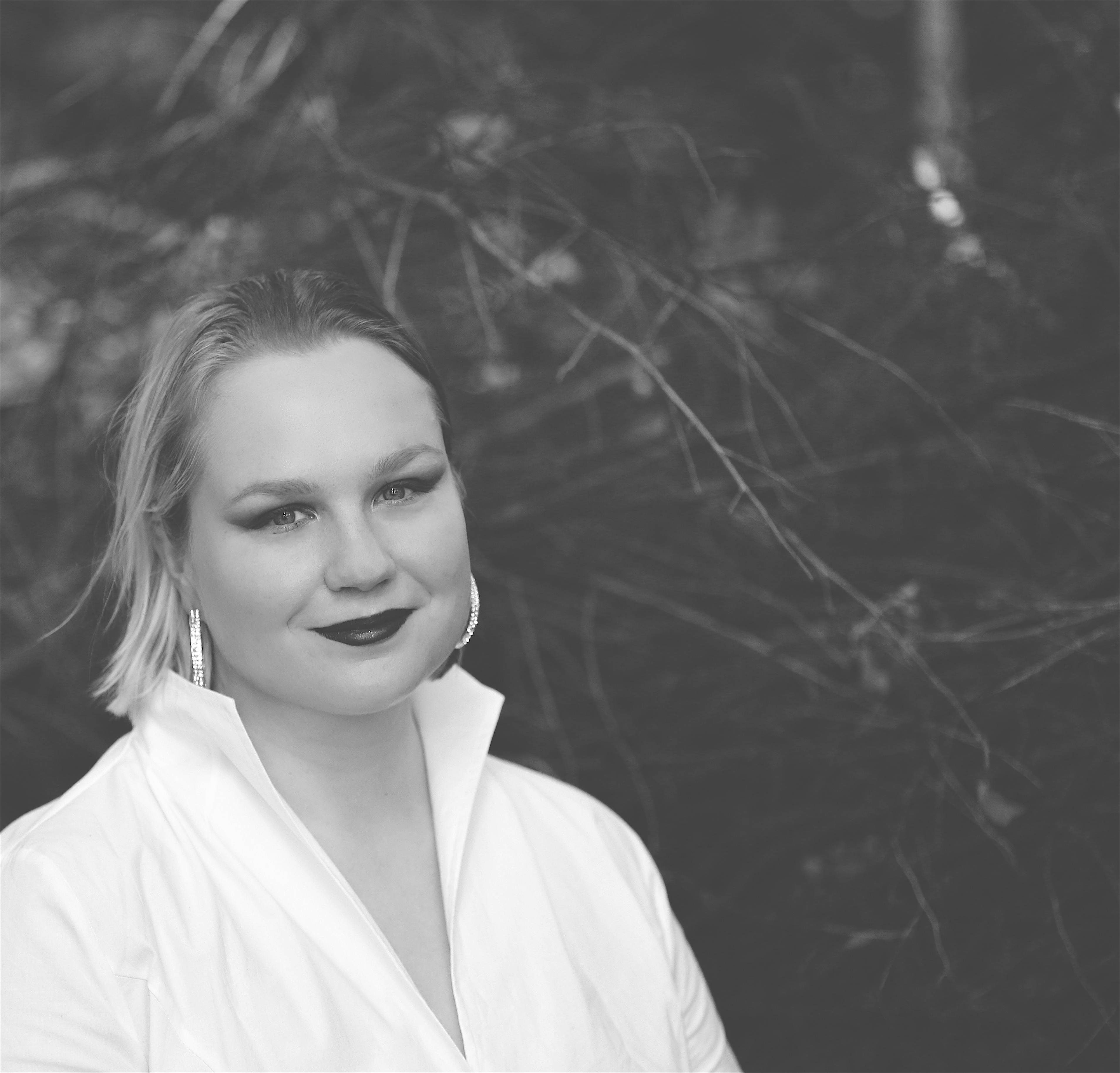 Elina — Singergram singing telegram performer