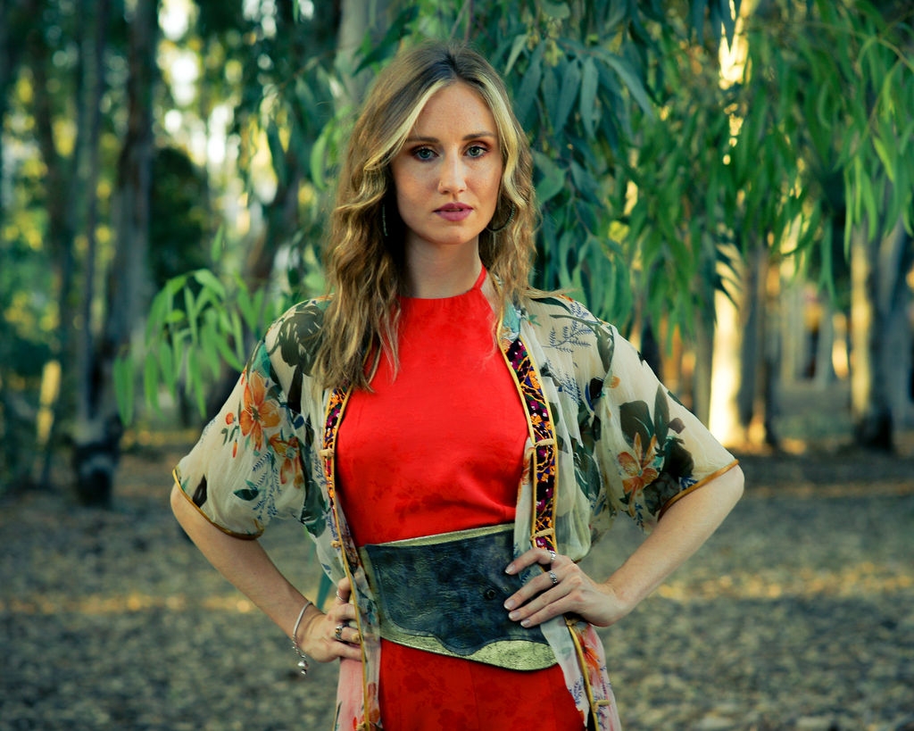 Kate — Singergram singing telegram performer