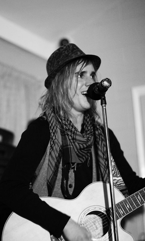 Scotty — Singergram singing telegram performer