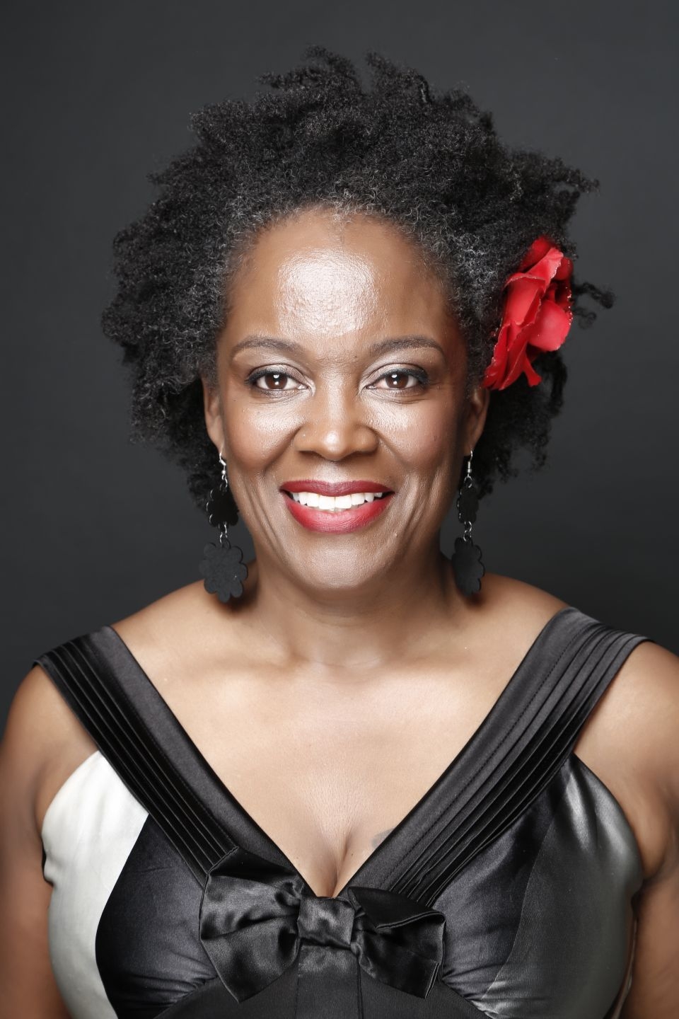 Sparkles — Singergram singing telegram performer